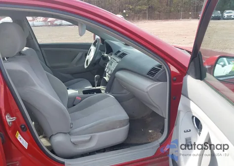 2010 Toyota Camry Le z USA, uszkodzony, nr VIN 4T1BF3EK5AU109790